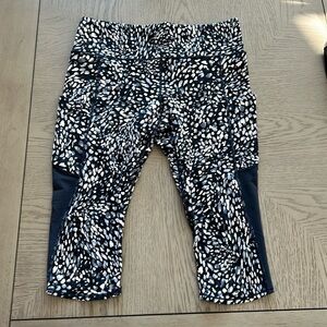 Athleta Stash Pocket Crops